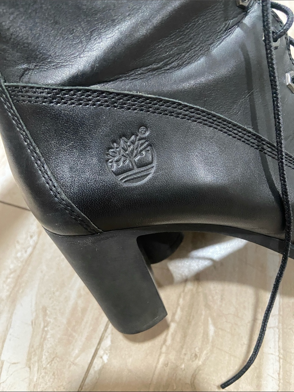 Timberland Anime black leather lace-up heeled boots. - Picture 5 of 6